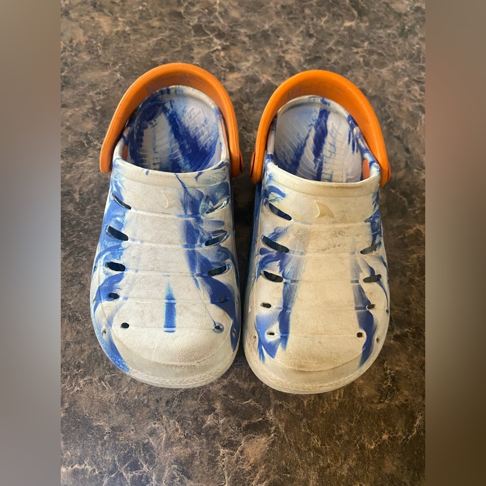 Shredded Shark Boys Slide-ons Size 8 Toddler